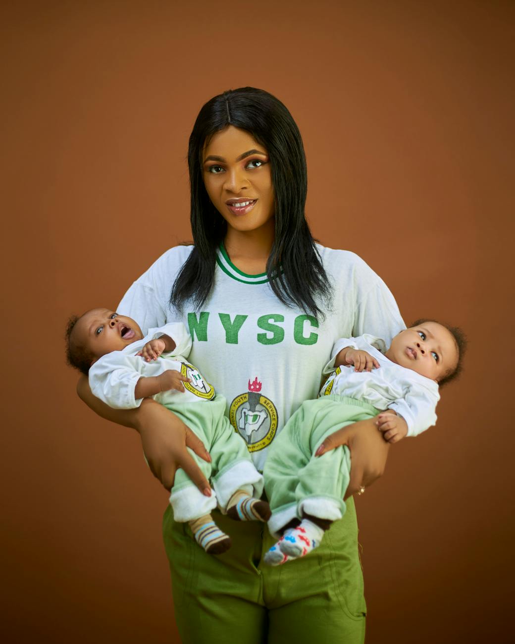 young woman holding twin babies in nysc attire
Meiosis 